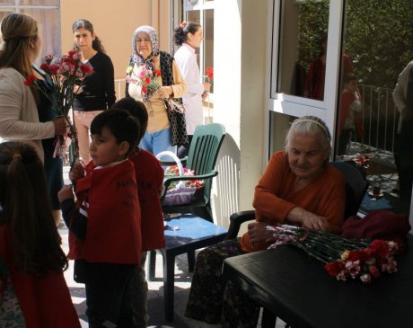 Yaşlılar Haftası & Papatyalar Huzurevi Ziyaretinde