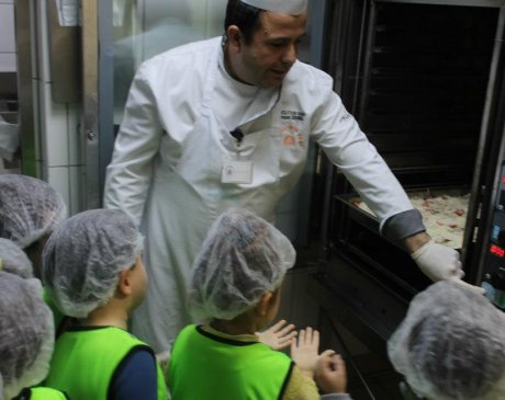Minik Pizzacılar Kendi Pizzalarını Yaptı