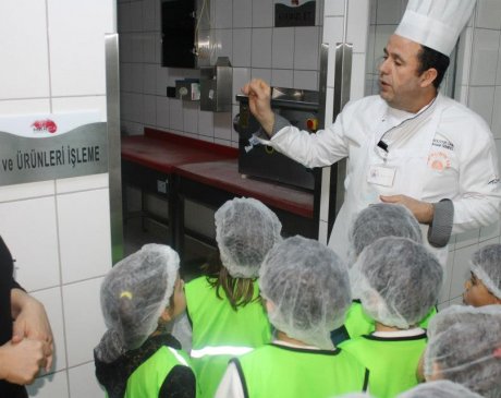 Minik Pizzacılar Kendi Pizzalarını Yaptı