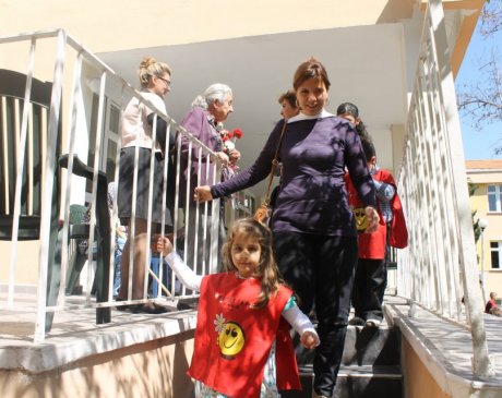 Yaşlılar Haftası & Papatyalar Huzurevi Ziyaretinde