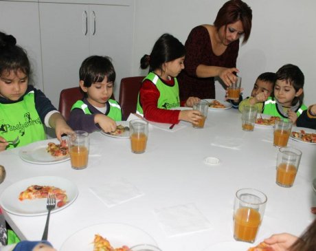 Minik Pizzacılar Kendi Pizzalarını Yaptı